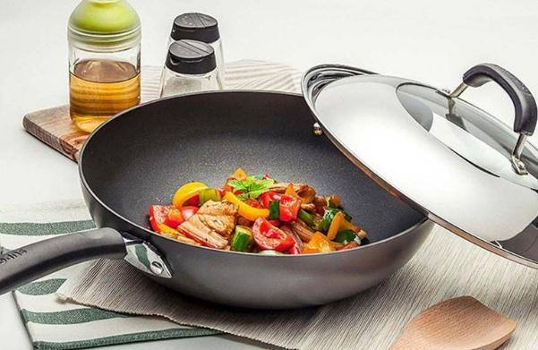 學校食堂配送中心為您講解：不粘鍋為什么不粘鍋？